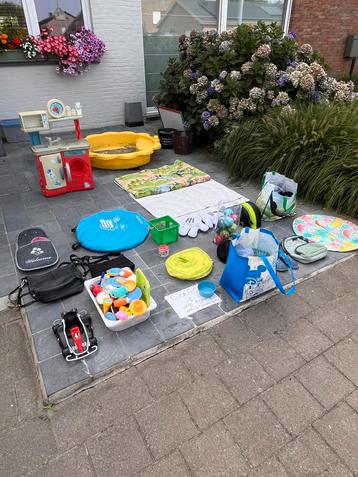 GRATIS - keukentje - strandtent - handtas  - kledij - tapijt beschikbaar voor biedingen