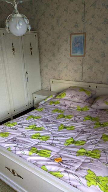 Witte slaapkamer  beschikbaar voor biedingen