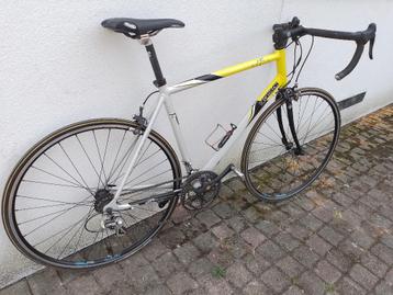 Decathlon R Serie 7.3 koersfiets 100% ok beschikbaar voor biedingen