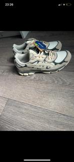 Asics gel nyc maat 42, Sport en Fitness, Basketbal, Ophalen, Zo goed als nieuw