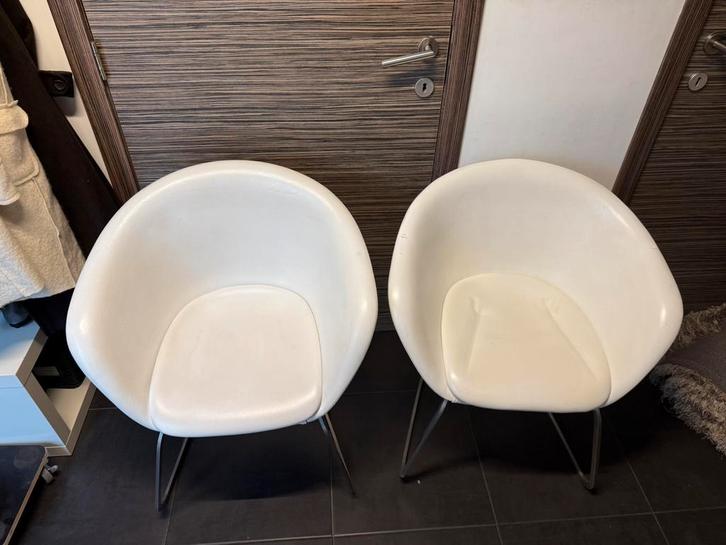 Set van 2 Designstoelen - Arper Made in Italy, leather!, Huis en Inrichting, Stoelen, Gebruikt, Twee, Leer, Metaal, Wit, Ophalen