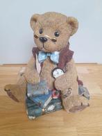 Beertje op boeken. Standbeeld., Verzamelen, Beren en Cherished Teddies, Ophalen of Verzenden, Zo goed als nieuw, Beeldje