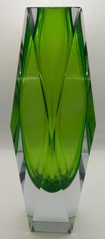 groene gefacetteerde glazen vaas XL in Murano Sommerso glas, Antiek en Kunst, Ophalen of Verzenden