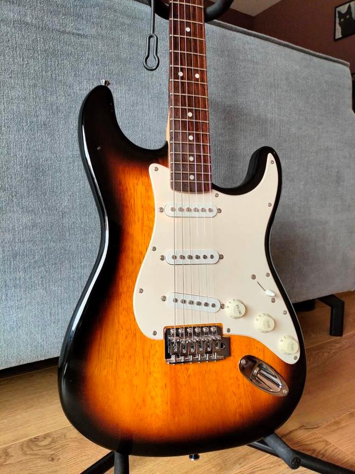 Fender Squier Stratocaster Indonesia, Muziek en Instrumenten, Snaarinstrumenten | Gitaren | Elektrisch, Fender, Ophalen