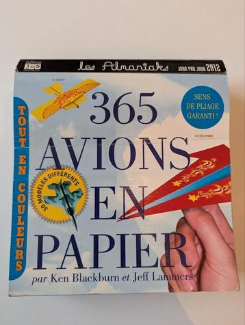 Origami kalender opvouwbare papieren vliegtuigjes  beschikbaar voor biedingen