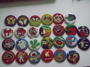 Vintage buttons / speldjes uit Estland beschikbaar voor biedingen