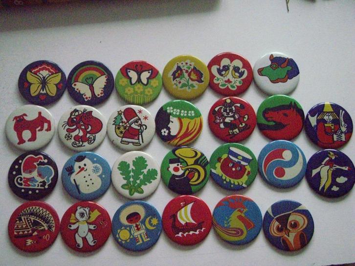 Vintage buttons / speldjes uit Estland, Verzamelen, Speldjes, Pins en Buttons, Gebruikt, Button, Transport, Ophalen of Verzenden