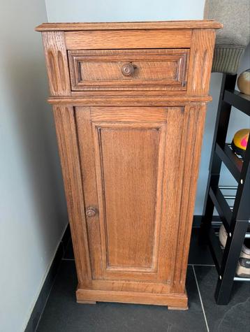 2 tables de nuit et 2 miroirs  beschikbaar voor biedingen