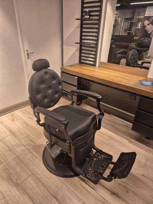 Barbierstoel Retro All Black matt barbershop stoel barbier, Huis en Inrichting, Woonaccessoires | Overige, Nieuw, Ophalen of Verzenden