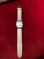 Horloge witte leren band: heb je een nieuwe batterij nodig?, Overige materialen, Polshorloge, Ophalen of Verzenden, Leer