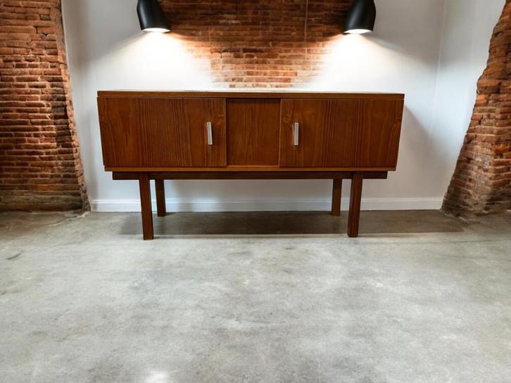 vintage houten  tv kast / lowboard  / lage kast, Antiek en Kunst, Curiosa en Brocante, Ophalen of Verzenden