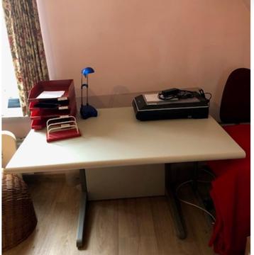 bureau beschikbaar voor biedingen