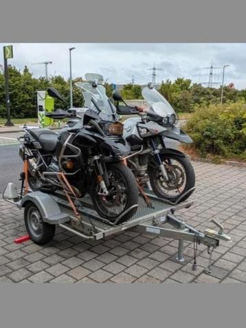 Twin motortrailer te huur: comfortabel met de moto op reis