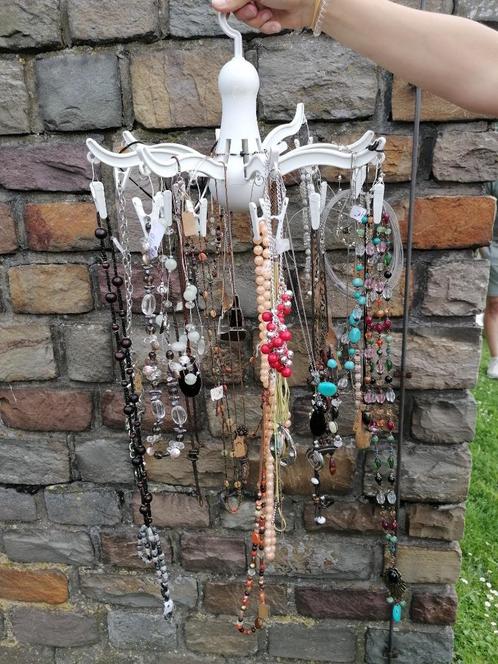 Super lot van +- 100stuks juwelen ook van VIctoria, Handtassen en Accessoires, Kettingen, Zo goed als nieuw, Ophalen of Verzenden