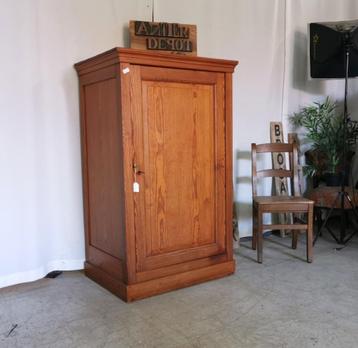 Grote antieke 1-deurs kast in pitchpine H 140 B 86 D 63 beschikbaar voor biedingen