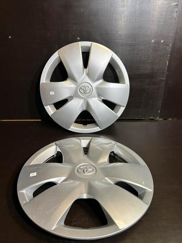 2 wieldoppen Toyota Yaris Aygo 14" beschikbaar voor biedingen