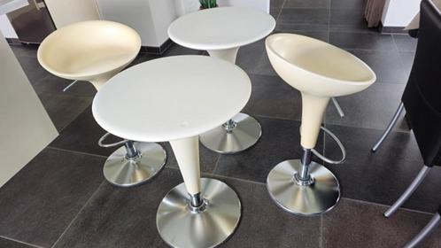 2 Magis Bombo stool & tafel (of stool & tafel apart), Huis en Inrichting, Barkrukken, Gebruikt, 60 tot 90 cm, Kunststof, 2 krukken