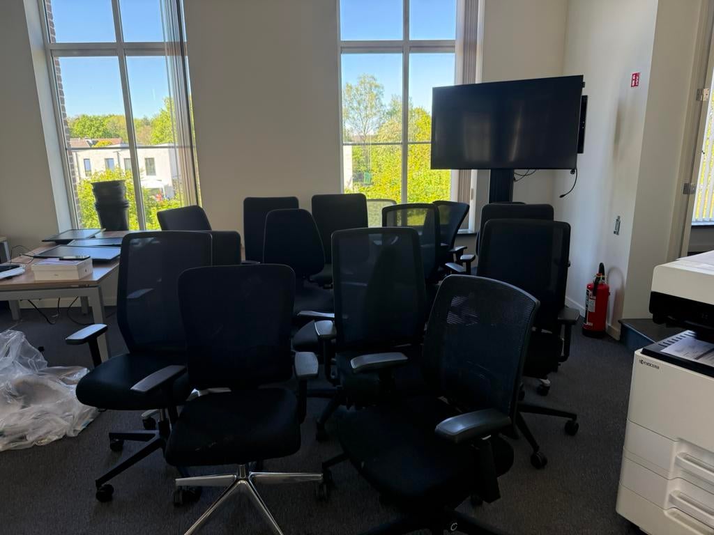 Partij gebruikte bureaustoelen, Ophalen, Gebruikt