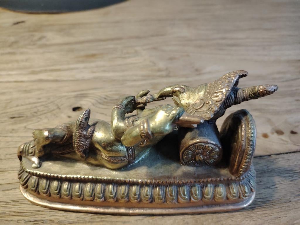 Koperen boudha beeldje, Ophalen