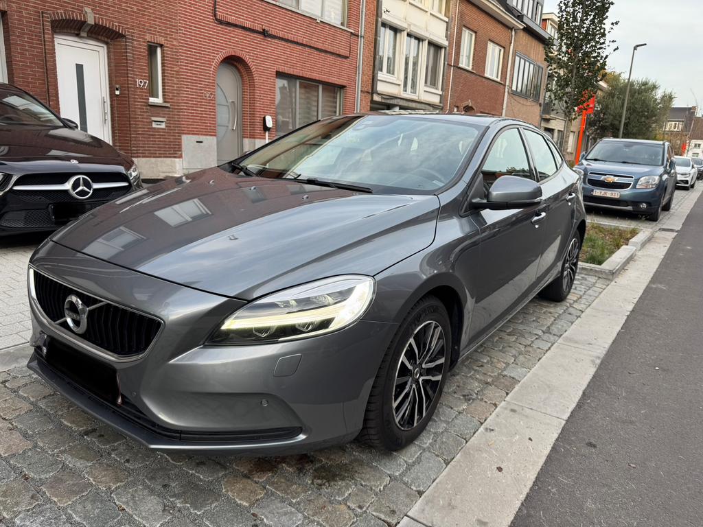 Volvo V40 2.0 D2 Black Edition (EU6d-TEMP) - Veel Opties !, Auto's, Volvo, Voorwielaandrijving, 4 cilinders, 1969 cc, Leder