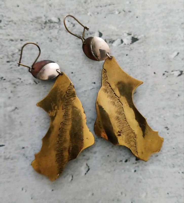 Handgemaakte koperen design oorbellen, Handtassen en Accessoires, Oorbellen, Zilver, Rood, Ophalen of Verzenden