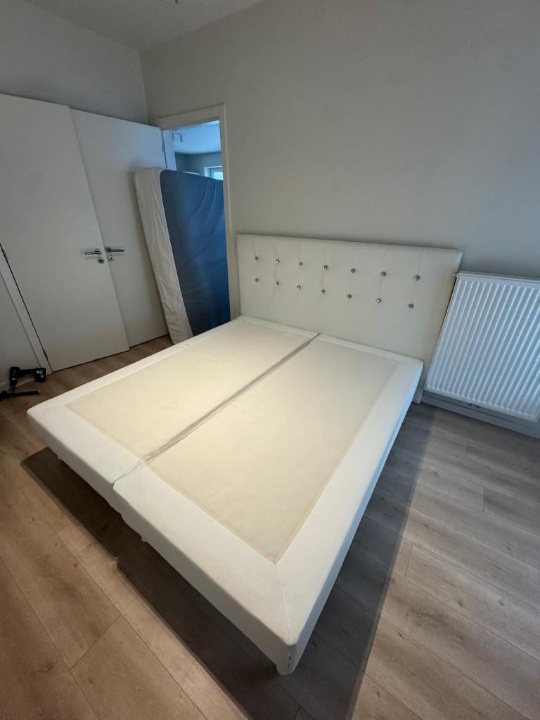 LIT/BOXSPRING 180x200 IKEA ESPEVAR comme NEUVE + PIED, Maison & Meubles, Chambre à coucher | Lits, Comme neuf, Deux personnes