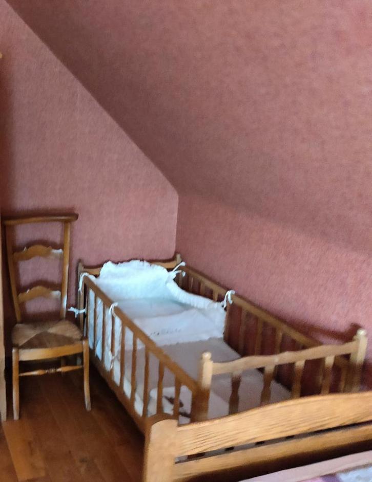 Kinderbedje, ledikant in eikenhout, Antiek en Kunst, Antiek | Meubels | Bedden, Ophalen