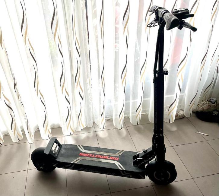 Trottinette Minimotors futecher gun pro v2 52v à réparer, Vélos & Vélomoteurs, Trottinettes, Utilisé, Step électrique (E-scooter)