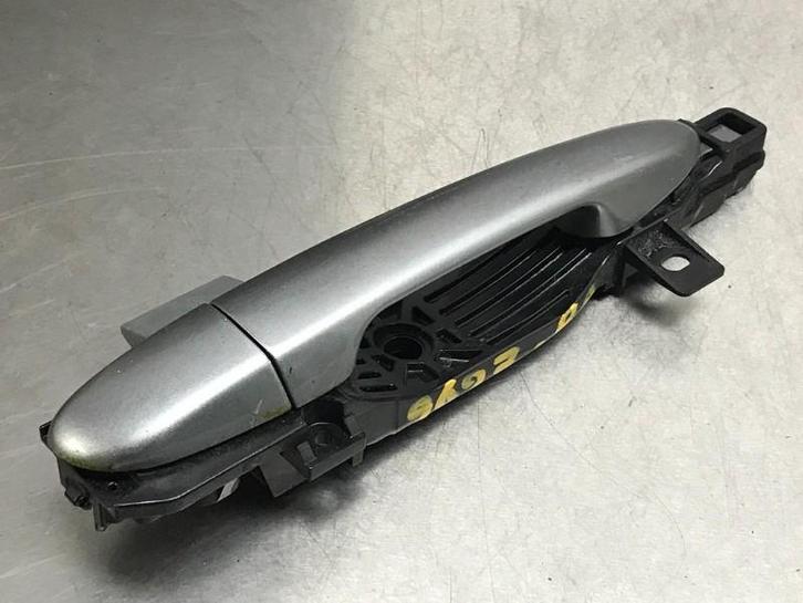 PORTIERGREEP BUITEN RECHTS ACHTER 3 (BL12 / BLA2 / BLB2), Auto-onderdelen, Carrosserie, Mazda, Achter, Rechts, Gebruikt