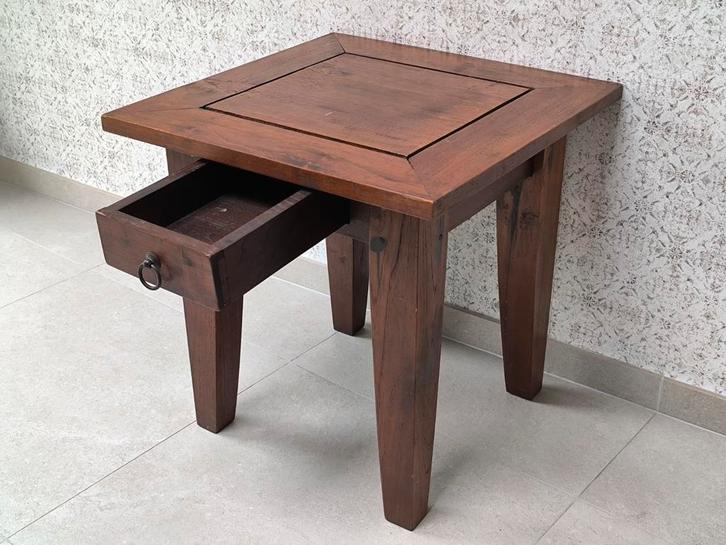Petite table d'appoint en bois (qualité lourd!), Antiquités & Art, Antiquités | Meubles | Tables, Enlèvement
