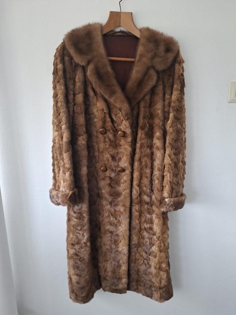 Vintage nerts bontmantel jaren 60/70, Kleding | Dames, Jassen | Winter, Ophalen, Zo goed als nieuw, Maat 38/40 (M), Bruin
