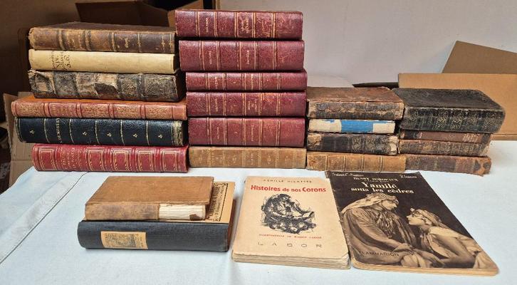 Lot de 200 livres anciens XVIIè - XVIIIè - XIXè - XXè s, Antiquités & Art, Antiquités | Livres & Manuscrits, Enlèvement