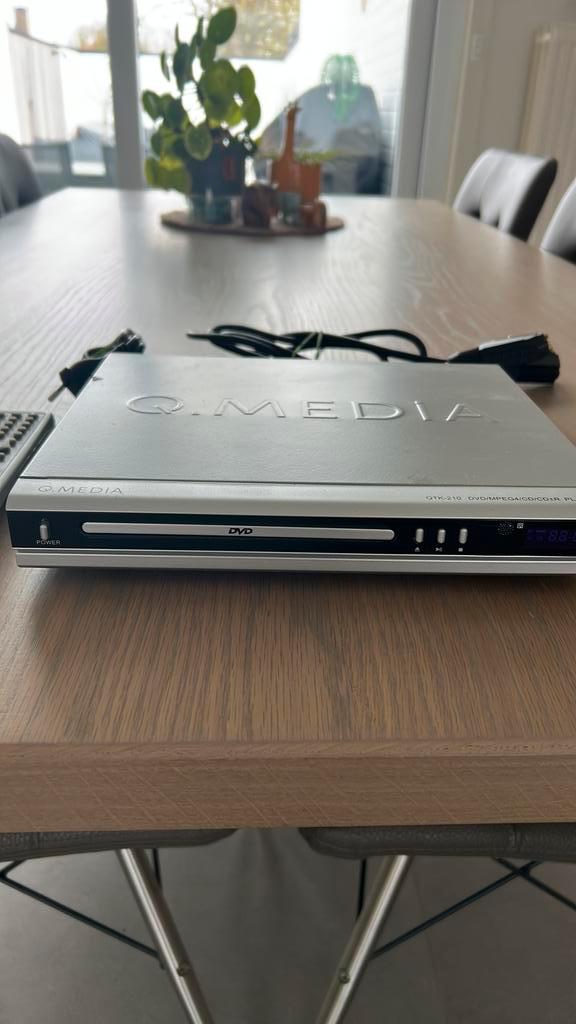 DVD-speler Q.Media QTK-210 met afstandsbediening, Audio, Tv en Foto, DVD spelers, Zo goed als nieuw, Dvd-speler, Ophalen