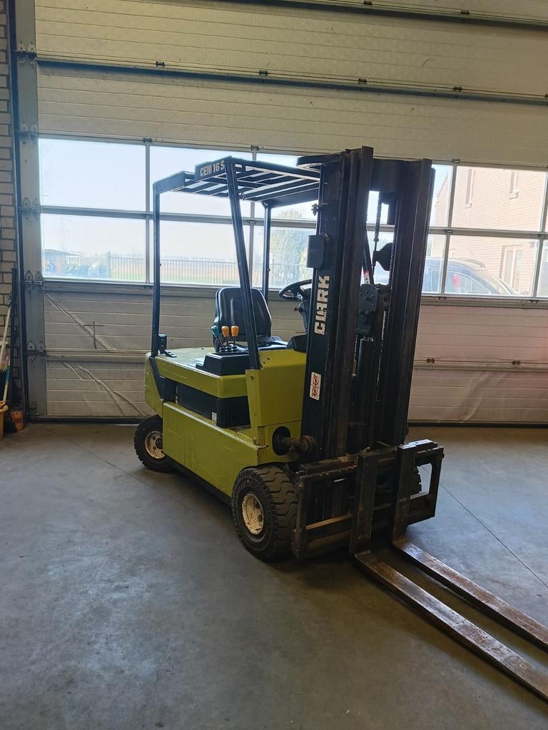 Heftruck Clark triplex, Ophalen