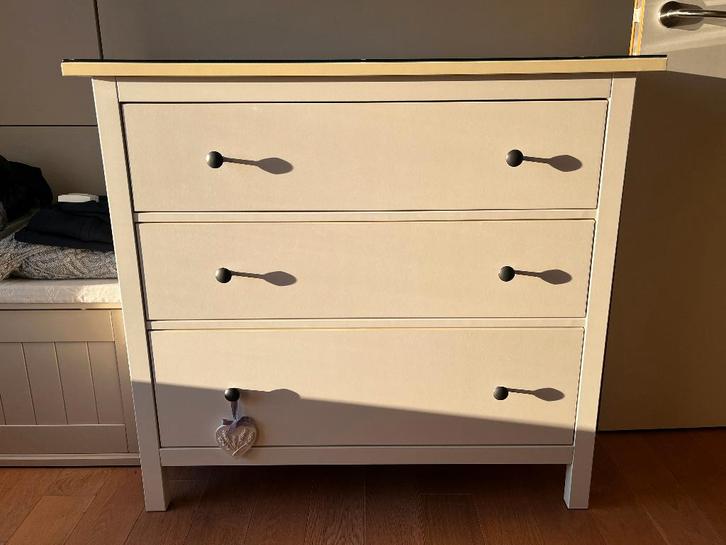 Commode IKEA HEMNES laquée blanche avec plateau en verre, Maison & Meubles, Armoires | Commodes, Utilisé, Moins de 100 cm, 100 à 150 cm