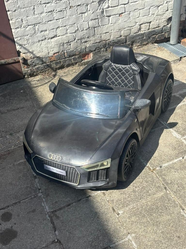 Elektrische kinderauto Audi R8 Spider, Kinderen en Baby's, Speelgoed | Buiten | Accuvoertuigen, Ophalen, Zo goed als nieuw