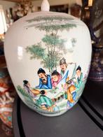 Antieke oude Chinese vaas met deksel, Ophalen