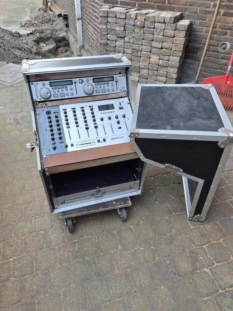 Dj road case met cd speler en mengpaneel, Ophalen