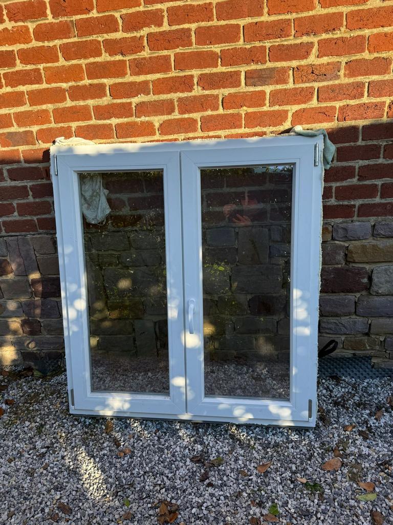 Fenêtre en PVC double vitrage, Bricolage & Construction, Vitres, Châssis & Fenêtres, Comme neuf, Autres types, 120 à 160 cm, 80 à 120 cm