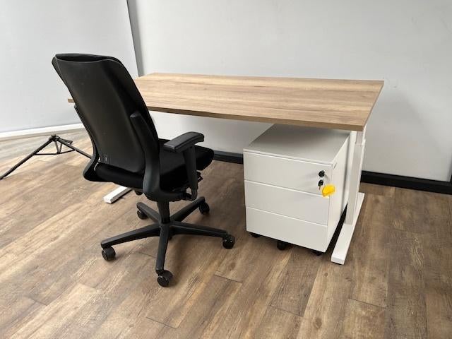 Bureau T-line gebruikt frame nieuw blad, Ophalen, In hoogte verstelbaar
