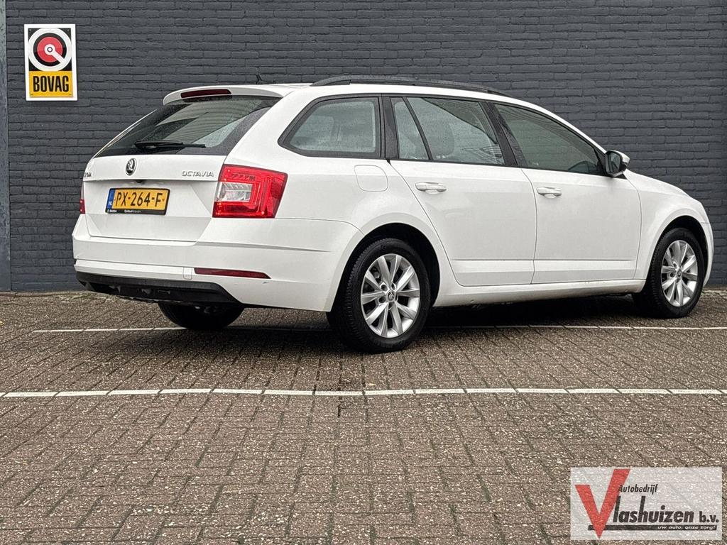 Skoda Octavia Combi 1.0 TSI Greentech Ambition Business DSG, Auto's, Skoda, Automaat, Zwart, Wit, Bedrijf