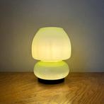 Vintage lampje van melkglas, Ophalen, Zo goed als nieuw