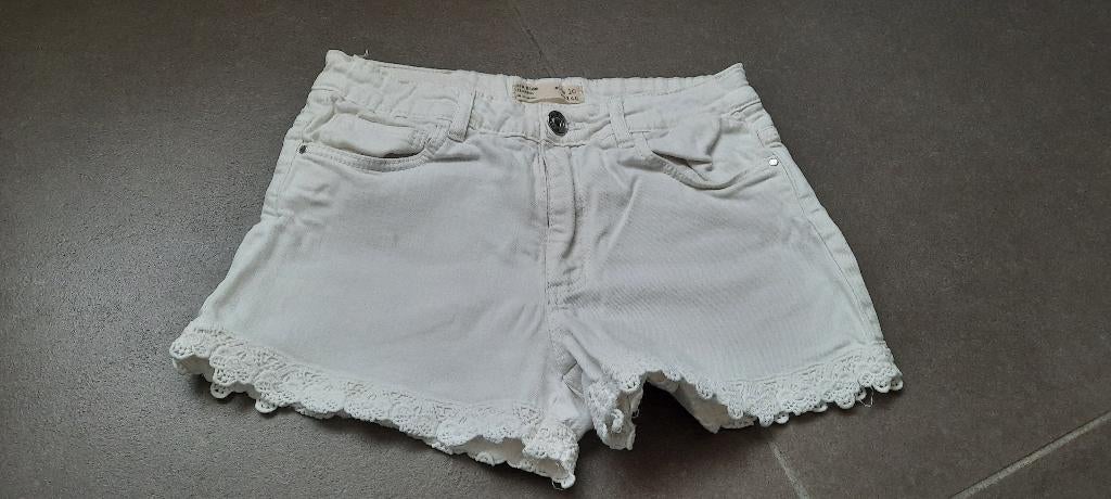 Mooie witte short Zara 140 - 10 jaar, Broek, Meisje, Ophalen of Verzenden, Zo goed als nieuw