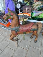 Groot antiek houten paard, Enlèvement