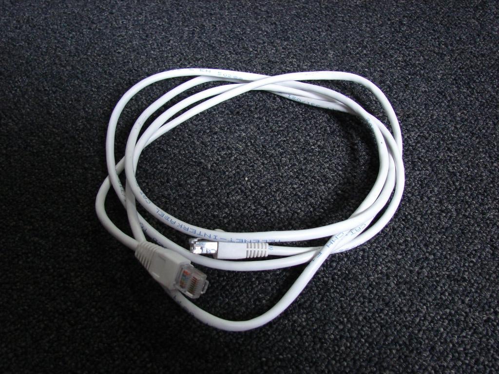 Ethernet kabel 2m, Ophalen of Verzenden, Zo goed als nieuw