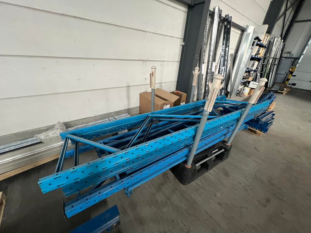 Magazijnrekken voor zware pallets, Ophalen