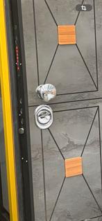 Hogewaardige  stalen buitendeur met extra beveiligingen., Ophalen, Zo goed als nieuw, Metaal, Buitendeur