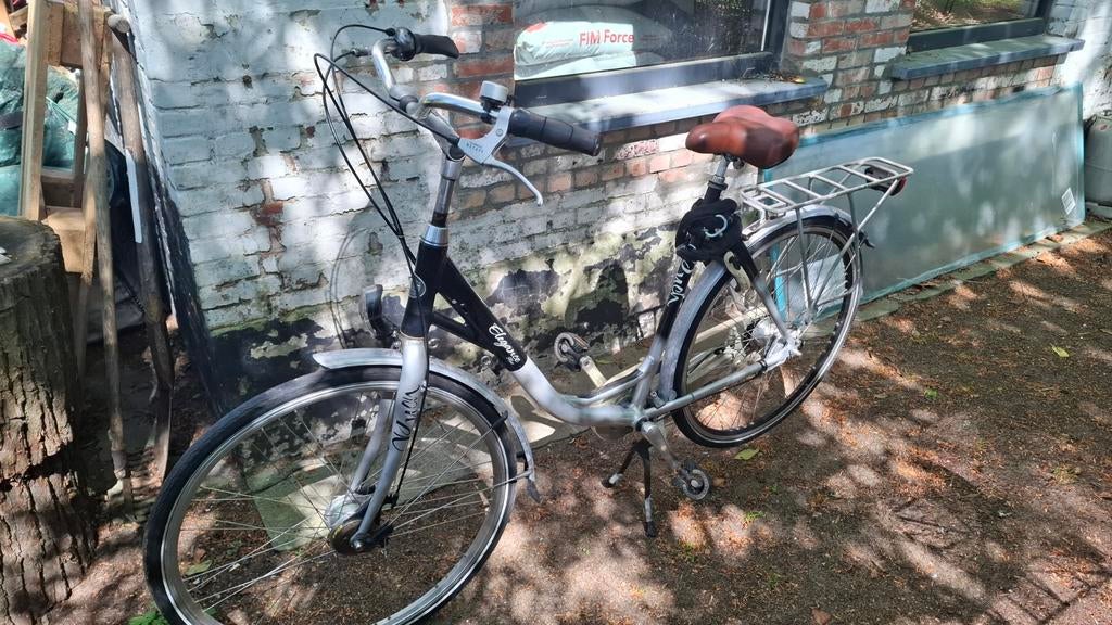 Zeer grote damesfiets naafdynamo 7v maat 61 axa slot, Versnellingen, 56 cm of meer, Zo goed als nieuw, Trommelrem