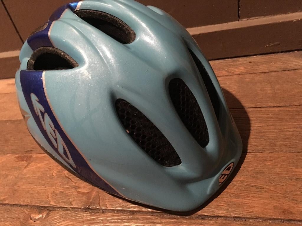 Casque de vélo enfant Ked, Garçon ou Fille, Ked, Utilisé, Enlèvement