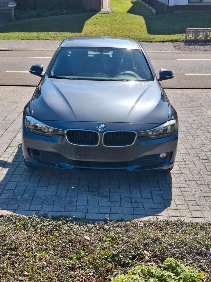 BMW 318d Sedan, Autos, BMW, Particulier, Série 3, Diesel, Euro 5, Coupé, 6 portes, Boîte manuelle, Argent ou Gris, Gris, Tissu